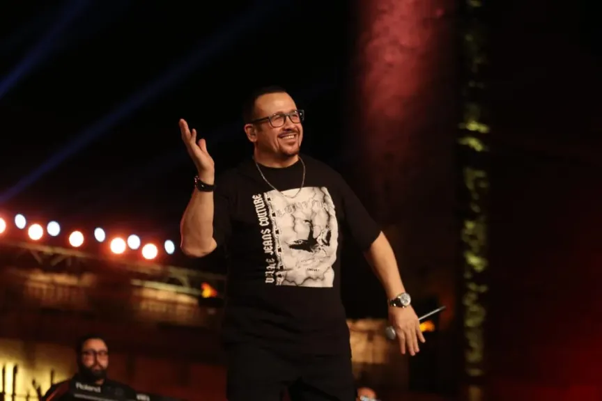 شريف منير..يؤكد شغفه بالموسيقى و”هشام عباس” يروى قصة جيل فى المحكى