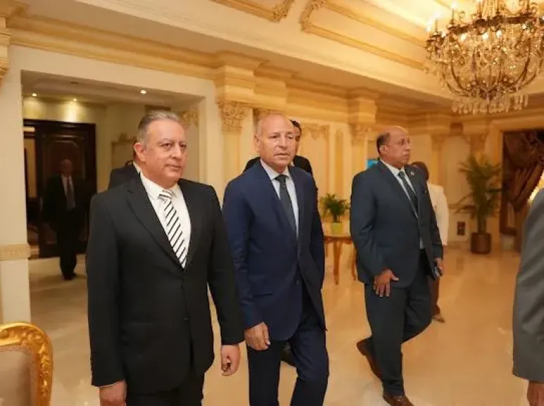 بالصور … محافظ القاهرة يزور جامعة شرق العاصمة