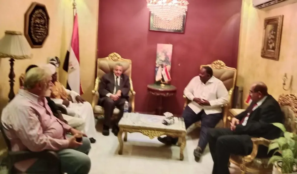 الحزب الإتحادى الديمقراطي يستضيف كوكبة من السياسيين والمفكرين السودانيين لبحث آخر تطورات الأوضاع فى الخرطوم