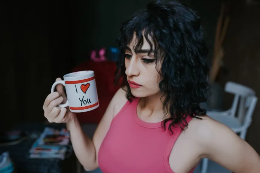 سارة كريم..تجسد ”هدى” فى ” خارج عن السيطرة” جريمة خطف تشعل الأحداث