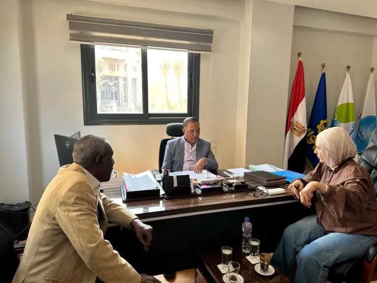 الدندراوى وريهام عبد النبى..يقتحمان ملف المشروعات المتعثرة فى اجتماع مع رئيس ” مياه أسوان ”