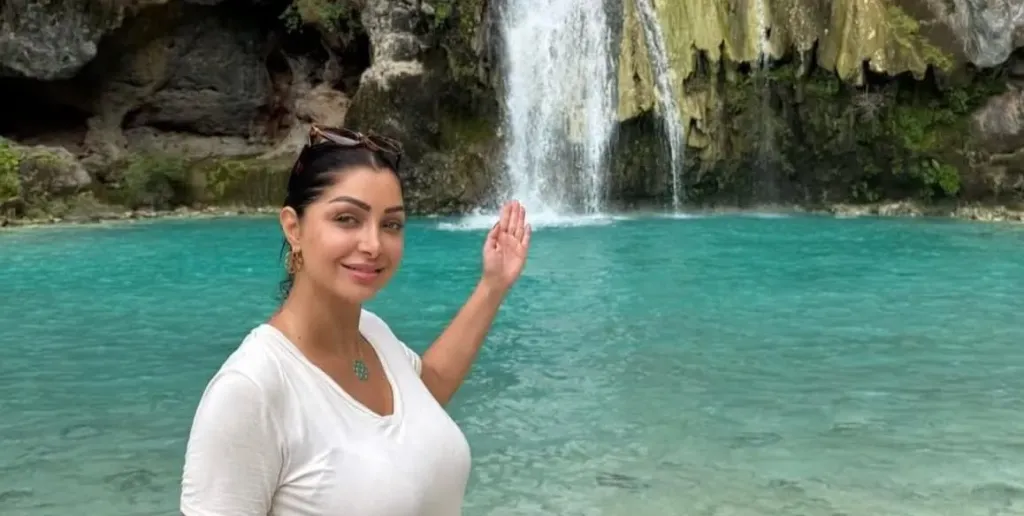 النجمة كلوديا حنا..تكتشف سحر الطبيعة فى ظفار