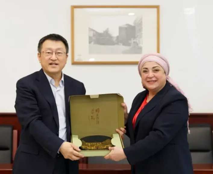 رئيس أكاديمية الفنون تزور الصين وتطرح دراسة لشراكة استراتيجية مع ” الأكاديمية المركزية للدراما”