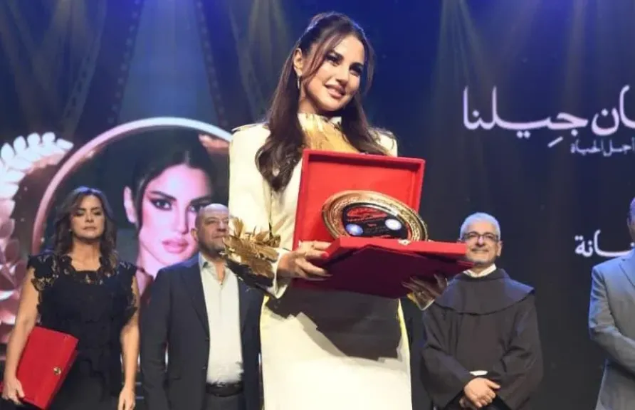 درة..تحصد جائزة مهرجان ”جيلنا” تقديرا لمسيرتها وأعمالها الفنية