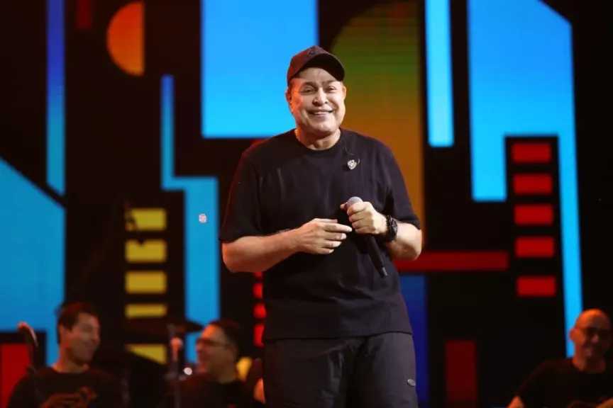 حكيم..يشعل أجواء حفل غنائي وسط تفاعل جماهيرى كبير