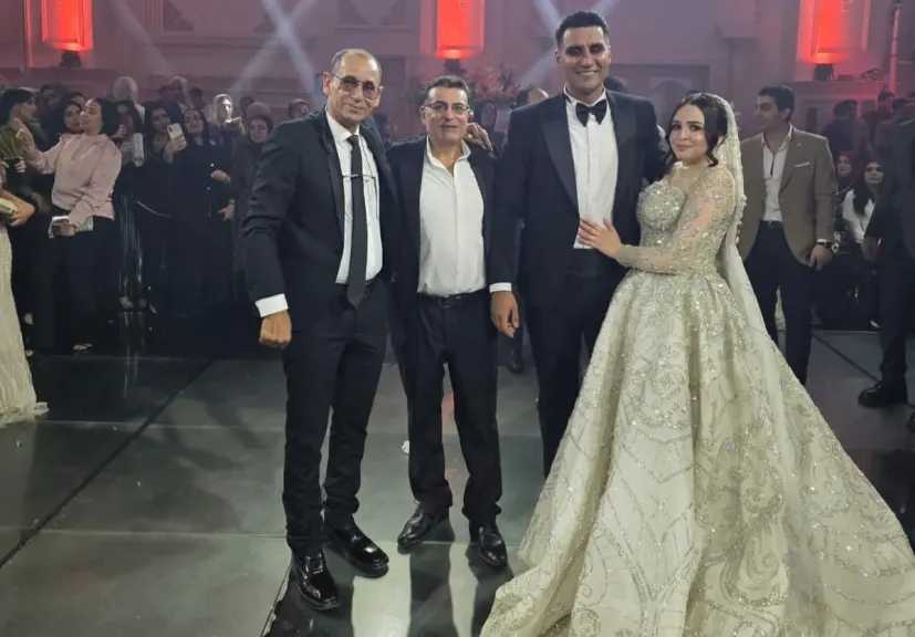 حسام بسيونى ..يهنئ رجل الأعمال عبده أبو السيد بزفاف ابنته الدكتورة ”منى ” على النقيب الدكتور ” محمود الزهيرى”