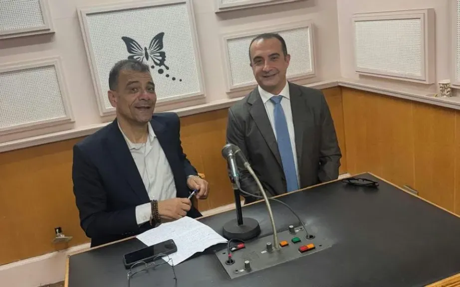 نديم سمنه عبر إذاعة القاهرة الكبرى: الإنتاجية وخفض الدين العام وتوسيع الاستثمار ركائز النمو الاقتصادي حتى 2030